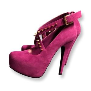 Bakers Adina Fushia Suede & Gold Spike Strappy Heels size 7 NWOT